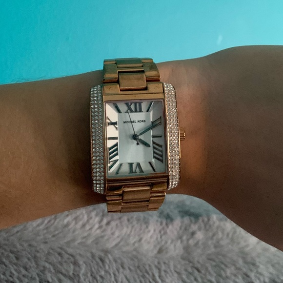 Designer Women’s Micheal Kors Watch - Picture 2 of 3